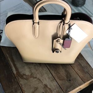 Tan Dakotah 22 Coach 1941 Collection